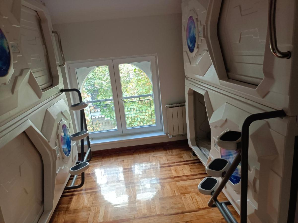 Panda Victor Space Capsule Hostel-Neo Nomad Belgrade Exterior photo