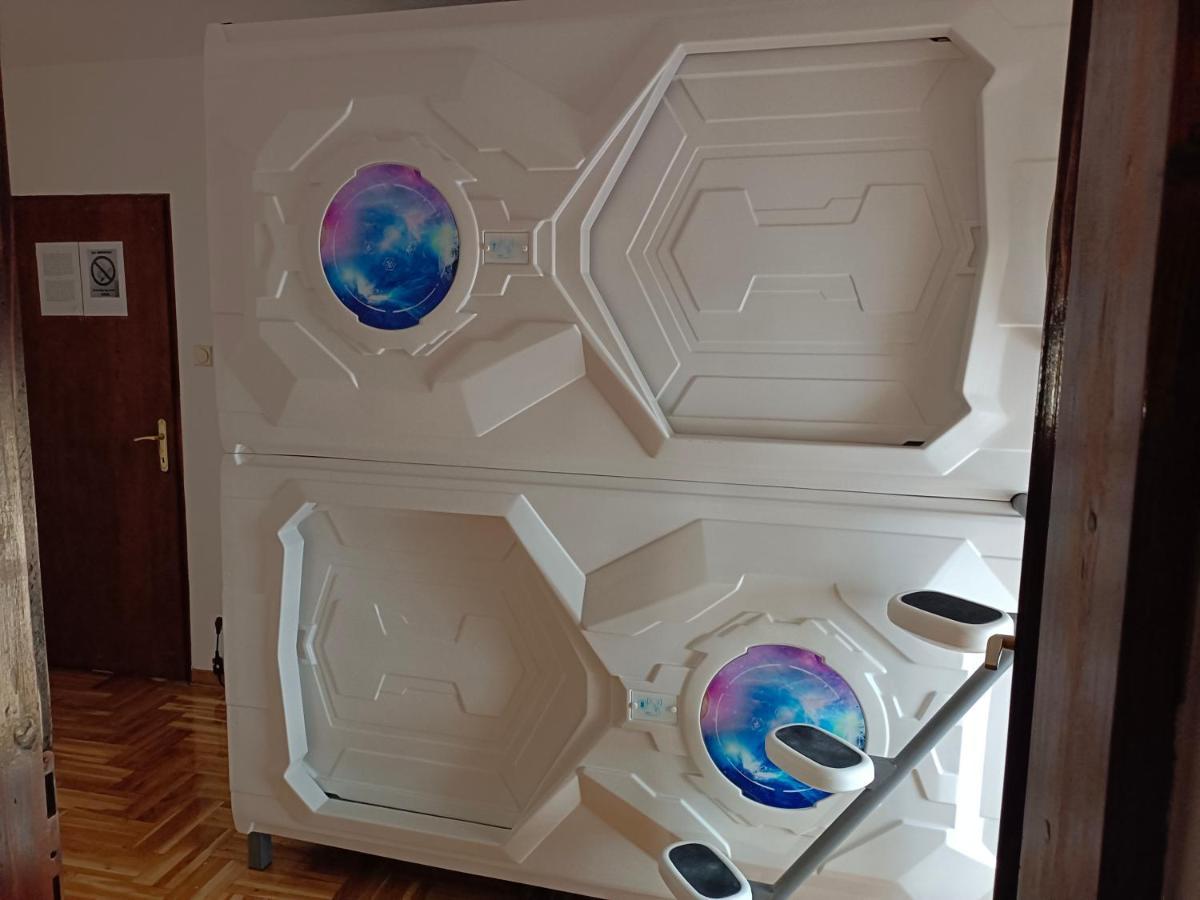 Panda Victor Space Capsule Hostel-Neo Nomad Belgrade Exterior photo